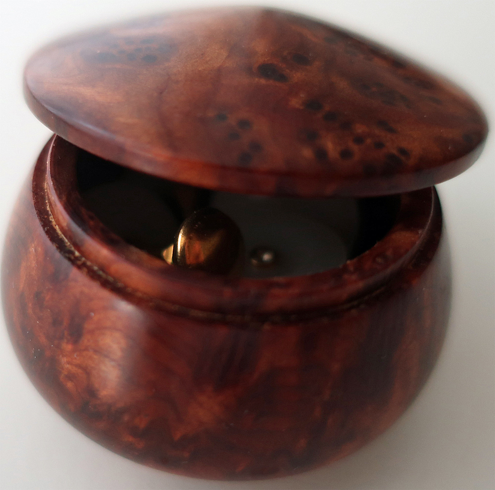 Thuya Wood Collar-Stud box